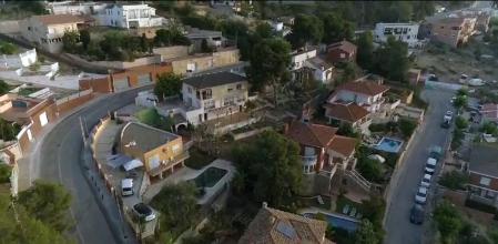 Imagen obtenida en uno de los vuelos de control, sobre una de las urbanizaciones con varias piscinas particulares