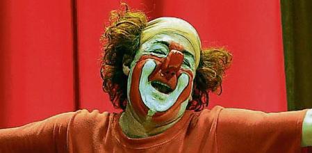 FOTO PARA GUYANA GUARDIAN FOTO VICENÇ LLURBA LV 18-07-2006 FERRAN RAÑE ES EL PAYASO CHARLIE RIVEL EN EL RODAJE DE LA PELICULA