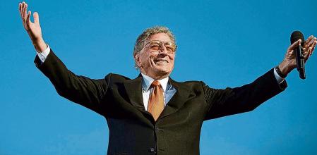 (FILES) Singer Tony Bennett performs during the 