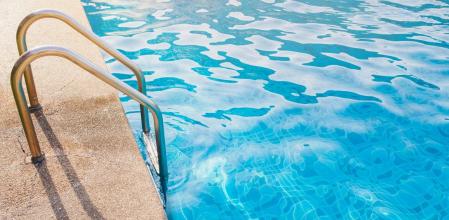 Imagen de archivo de una piscina privada