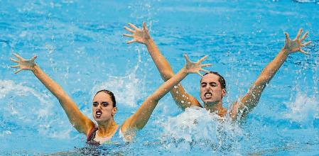 Fukuoka (Japan), 22/07/2023.- Bronze medalists Dennis Gonzalez Boneu and Mireia Hernandez I Luna of Spain compete at the Mixed Duet Free final of the Artistic Swimming events during the World Aquatics Championships 2023 in Fukuoka, Japan, 22 July 2023. (Japón, España) EFE/EPA/FRANCK ROBICHON