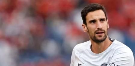 Sergio Rico jugando un partido