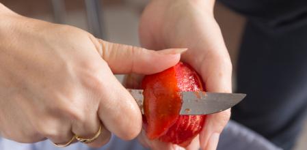 La piel del tomate usualmente se desecha