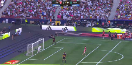 El penalti bochornoso de Juan Guarnizo en la Kings League causó revuelo en las redes sociales, generando críticas y burlas entre los usuarios de Twitter