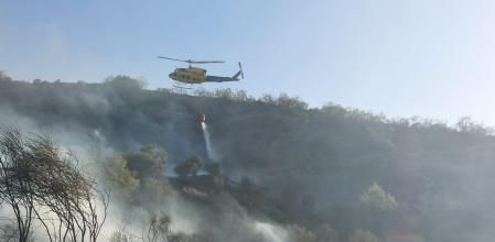 Imagen del incendio de Pinos Genil, en Granada, declarado este fin de semana.