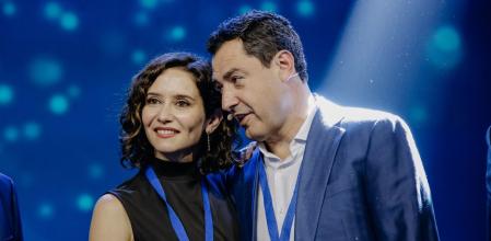 Isabel Diìaz Ayuso, presidenta de Madrid, y Moreno Bonilla, presidente de Andaluciìa, en un acto del PP