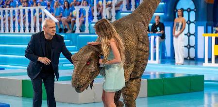 Ramón García y Cristinini, con el Dinosaurio Niko