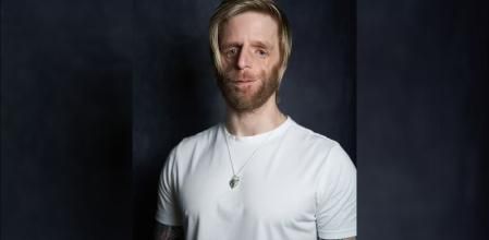 Jono Lancaster ha publicado un libro y creó una fundación