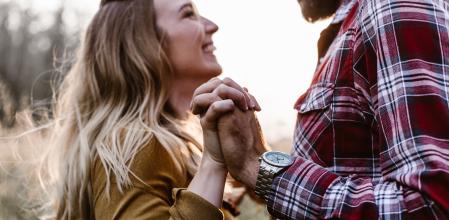 Quien ejerce el breadcrumbing da pequeñas muestras de atención y afecto para mantener el interés de la otra persona.