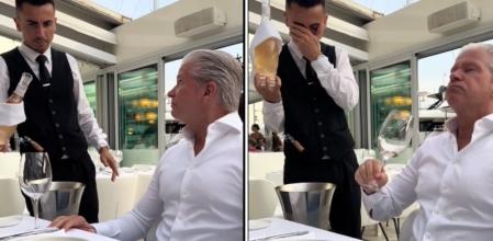 El sumiller no puede aguantarse la risa ante la actitud de su cliente