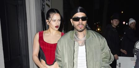 Rauw Alejandro y Rosalía, captados por los paparazzis mientras pasean