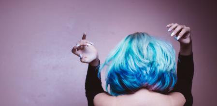 El cabello teñido es muy exigente en sus cuidados, sobre todo en verano.