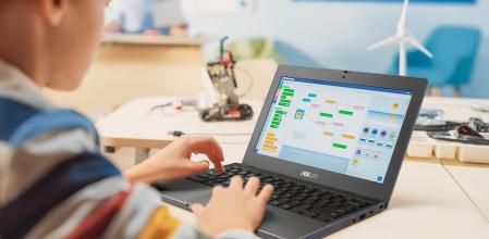 ASUS pone el foco en las aulas con dispositivos resistentes, eficientes y robustos.