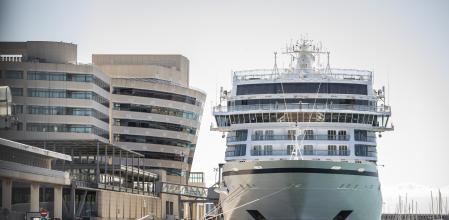 El informático empezó a vivir en barcos hace un par de años.