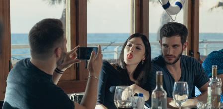 Los dos protagonistas de 'El cuerpo en llamas' en una imagen que se hizo muy popular durante el juicio real