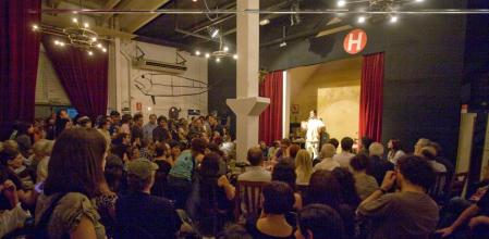06 - 10 - 2010 / Barcelona / Poesia de Marius Torres en el bar Horiginal / Foto: Llibert Teixido
