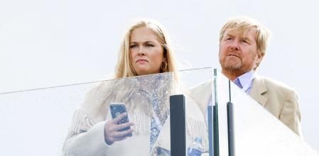 El rey Guillermo y la princesa Amalia en la fórmula 1