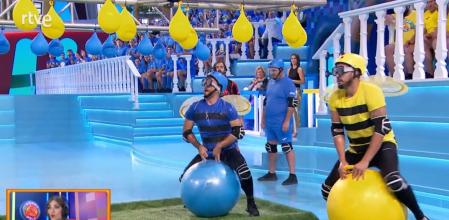 Los equipos de Yepes y Alfacar jugando a las 'Abejas a lo loco'.