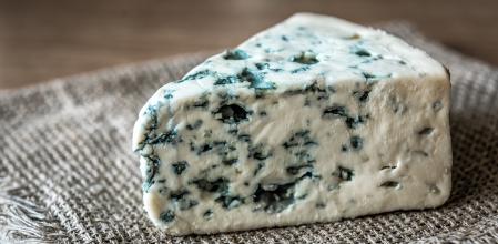 El queso Roquefort tiene un olor particularmente fuerte