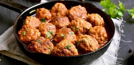 Albóndigas en salsa de toda la vida