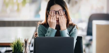 Concept Burnout Syndrome. Business Woman feels uncomfortable working. Which is caused by stress, accumulated from unsuccessful work And less resting body. Consult a specialist psychiatrist