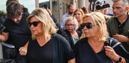 Terelu Campos y Carmen Borrego llegando al tanatorio