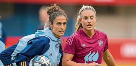 MADRID-. 05/09/23.-Fotografía de archivo de la segunda seleccionadora Montse Tomé (i), del 29/06/23, previo a un partido amistoso entre las selecciones de España y Panamá en Avilés (Asturias). Montse Tomé ha sido nombrada seleccionadora nacional femenina de fútbol en sustitución de Jorge Vilda y será la primera mujer en ostentar este cargo en España, informó ese martes la Federación Española de Fútbol (RFEF) en un comunicado. El nombramiento de la entrenadora asturiana -hasta ahora segunda de Vilda- responde a las 