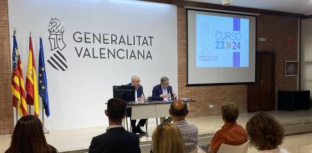 El secretario autonómico de Educación, Daniel McEvoy, y el conseller del ramo, José Antonio Rovira, este jueves en el edificio de la avenida Campanar de València