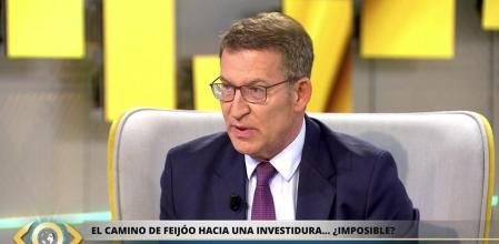 El presidente del PP, Alberto Núñez Feijóo, durante su entrevista en el programa La Mirada Crítica, de Telecinco