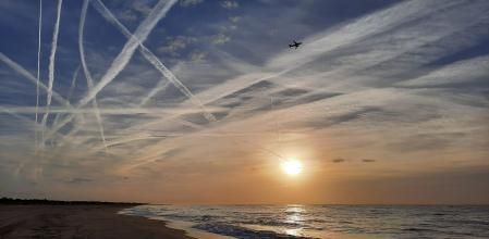 Estelas en el cielo de Gavà.