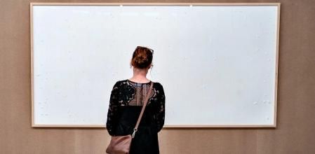 Un museo compra dos obras a un pintor por 80.000 euros y este manda dos lienzos en blanco