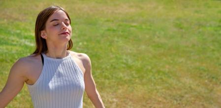 Las distintas variantes del grounding se enfocan en la percepción de sonidos y olores del entorno.