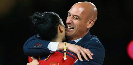 Soccer Football - FIFA Women's World Cup Australia and New Zealand 2023 - Final - Spain v England - Stadium Australia, Sydney, Australia - August 20, 2023 Spain's Jennifer Hermoso celebrates with President of the Royal Spanish Football Federation Luis Rubiales after the match REUTERS/Hannah Mckay