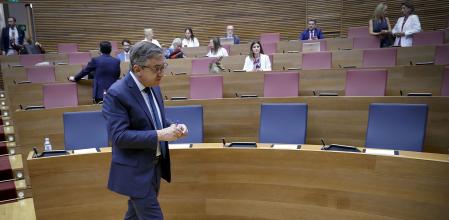 El conseller de Educación, José Antonio Rovira, minutos antes de su intervención.