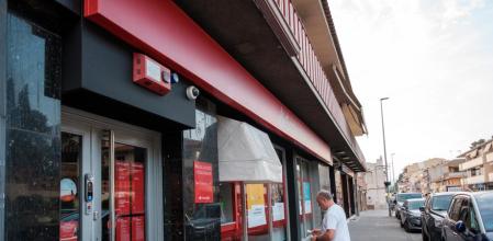 sucursal Bancària Banco de Santander on es va produïr un atracament.al 2017 Va passar a Palau Solità i Plegamans.