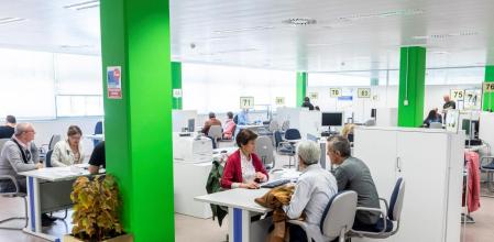 ESPAÑA CAMPAÑA RENTA:GRAF670. VALLADOLID, 14/05/2019.- Oficinas centrales de la AEAT en Valladolid. Hoy comienza la atención presencial en oficinas para la confección de la declaración de IRPF de 2018, que está disponible para los contribuyentes que necesiten ayuda y hayan solicitado cita previa. Según informa la Agencia Tributaria en su página web, la cita previa se puede solicitar por internet, a través de la aplicación móvil o en los teléfonos 901223344 y 915530071. Además de en oficinas, los contribuyentes pueden presentar su declaración por internet con el programa Renta web, a través de la aplicación móvil de la Agencia Tributaria o de manera telefónica con el plan 