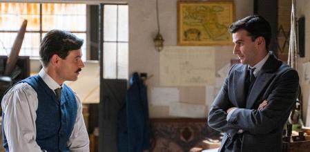 Abel encuentra un retrato de Jana hecho por Manuel