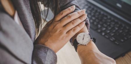 Lo que antes era visto como una rareza o una pesada obligación laboral, madrugar para producir más y mejor, empieza a normalizarse como algo aspiracional