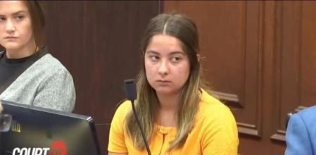 Mata a su madre para que no se entere de su expulsión de la universidad: le propinó un sartenazo y más de 30 puñaladas