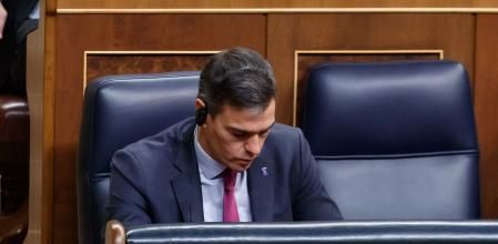 El presidente en funciones siguió desde su escaño la segunda sesión del debate de investidura de Feijóo
