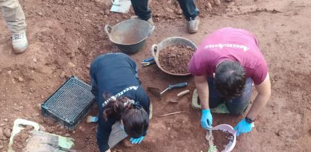 La exhumación de uno de los cuerpos.