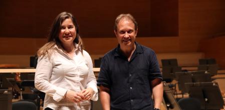 Alisa Weilerstein y Ludovic Morlot en el escenario de L’Auditori