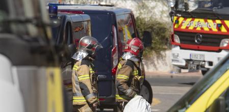 Montan un gran dispositivo para abrir una puerta en Foz y la señora responde “¿Qué pasa?”