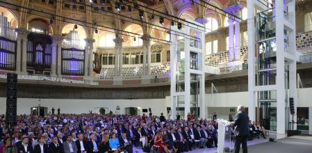 Un momento de la Semana Mundial en la Sala Oval del MNAC