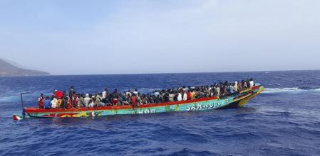 Llega a El Hierro el mayor cayuco desde que se abrió la Ruta Canaria en 1994: 280 personas