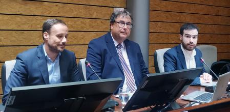 De izqda. a dcha., Miguel Campos, codirector, José Manuel Azcona, director, y Javier Rodríguez, secretario del congreso en la URJC