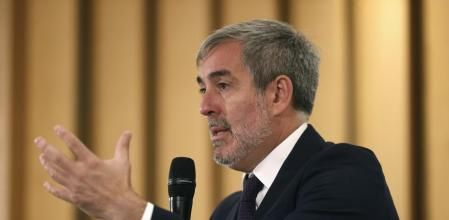 El presidente de Canarias, Fernando Clavijo, participa en un desayuno informativo