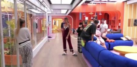 Marta Castro dice que Asturias ''huele a vacas''