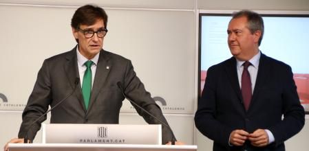 Los líderes del PSC, Salvador Illa, y del PSOE andaluz, Juan Espadas, en rueda de prensa en el Parlament