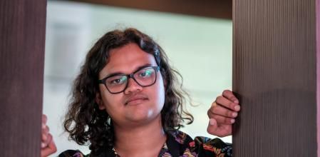 El director Bishal Dutta posa para 'Guyana Guardian'